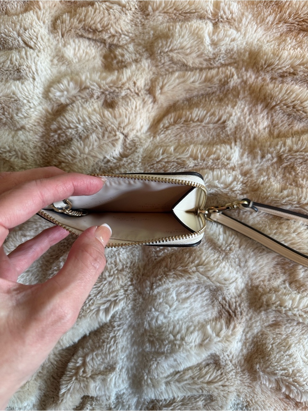 Kate Spade Strawberry Vine Wristlet ๐ - Picture 3 of 4